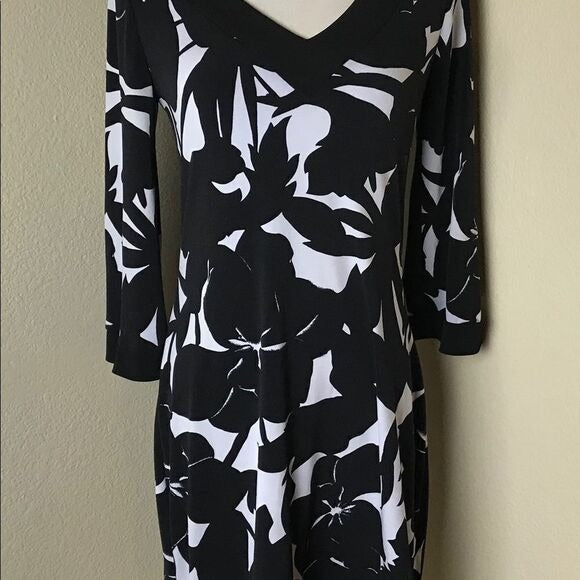 White House Black Market Black & White Floral V-Neck Dress SZ S