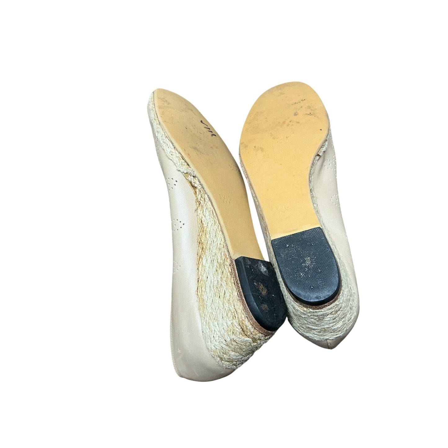 Salvatore Ferragamo Cream Leather Peep Toe Pumps Perforated Detail Womens Size 8B