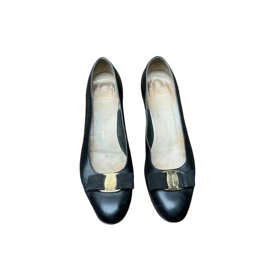Salvatore Ferragamo Black Leather Vara Bow Pumps Gold Logo Low Heel Womens Size 8B