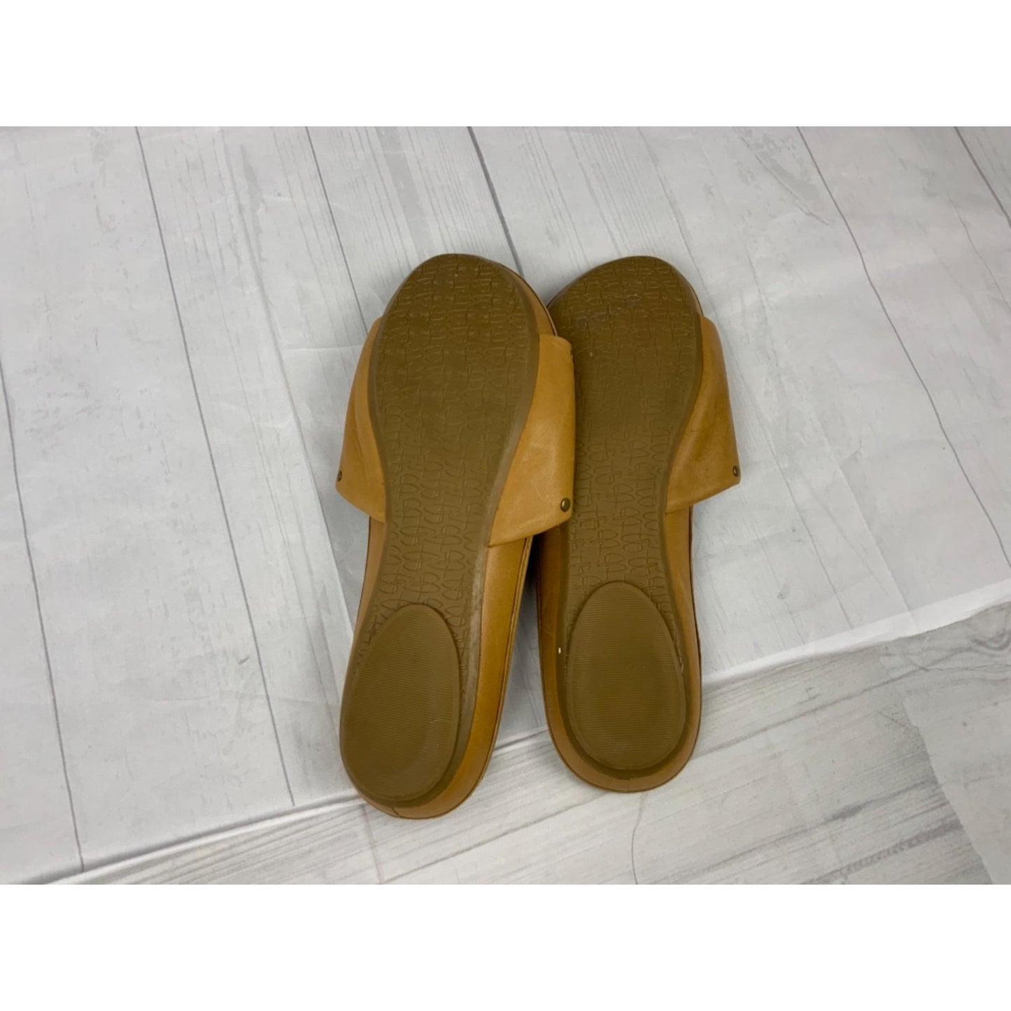 B Makowsky Tan Leather Sandals. Sz 10M