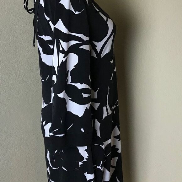 White House Black Market Black & White Floral V-Neck Dress  SZ S
