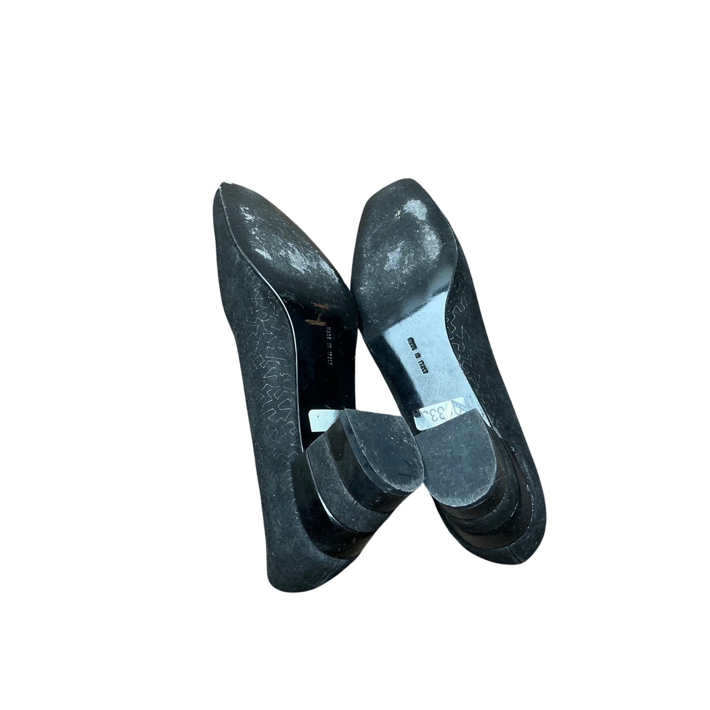 Salvatore Ferragamo Black Leather Pumps Subtle Pattern Square Toe Womens Size 9AA Made in Italy