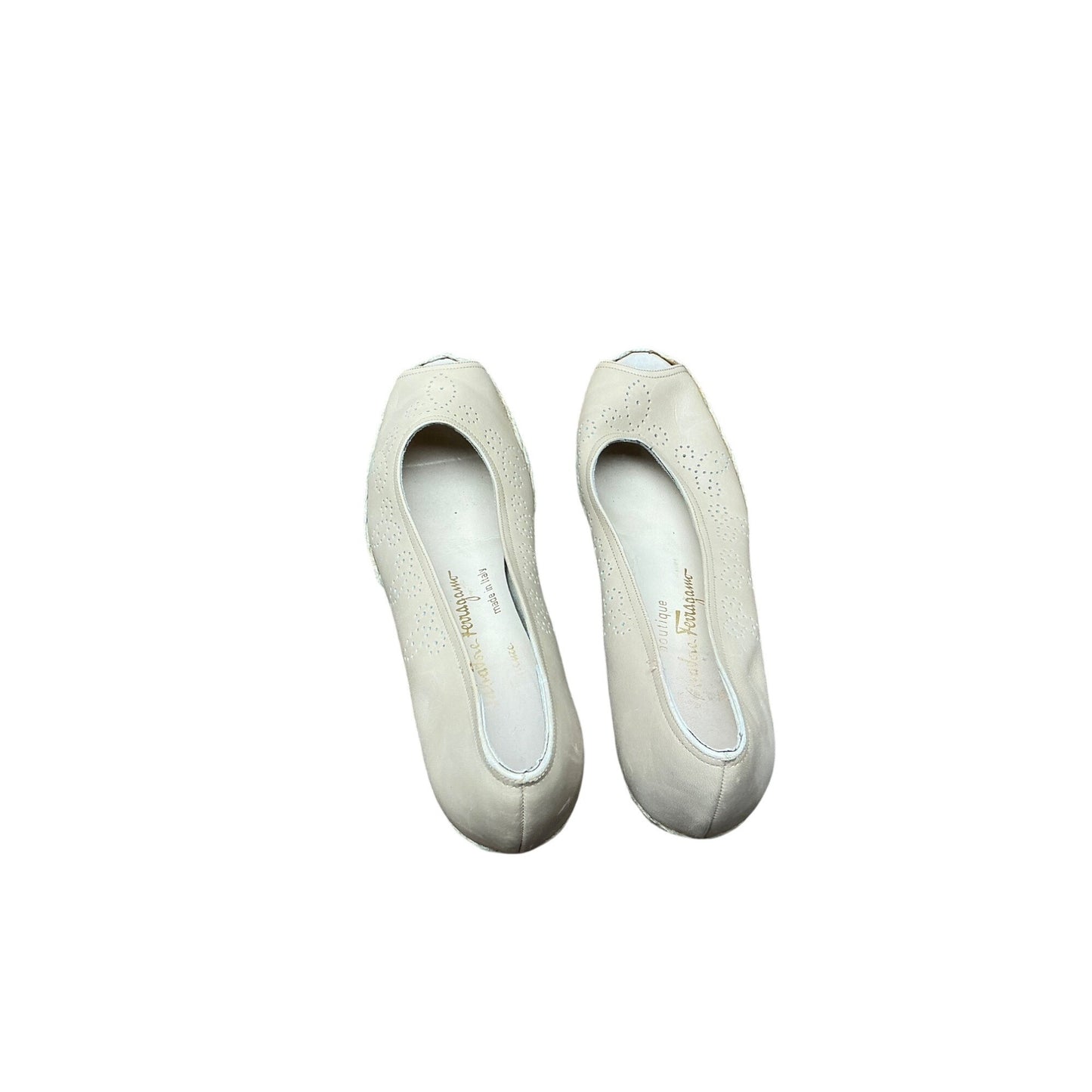 Salvatore Ferragamo Cream Leather Peep Toe Pumps Perforated Detail Womens Size 8B